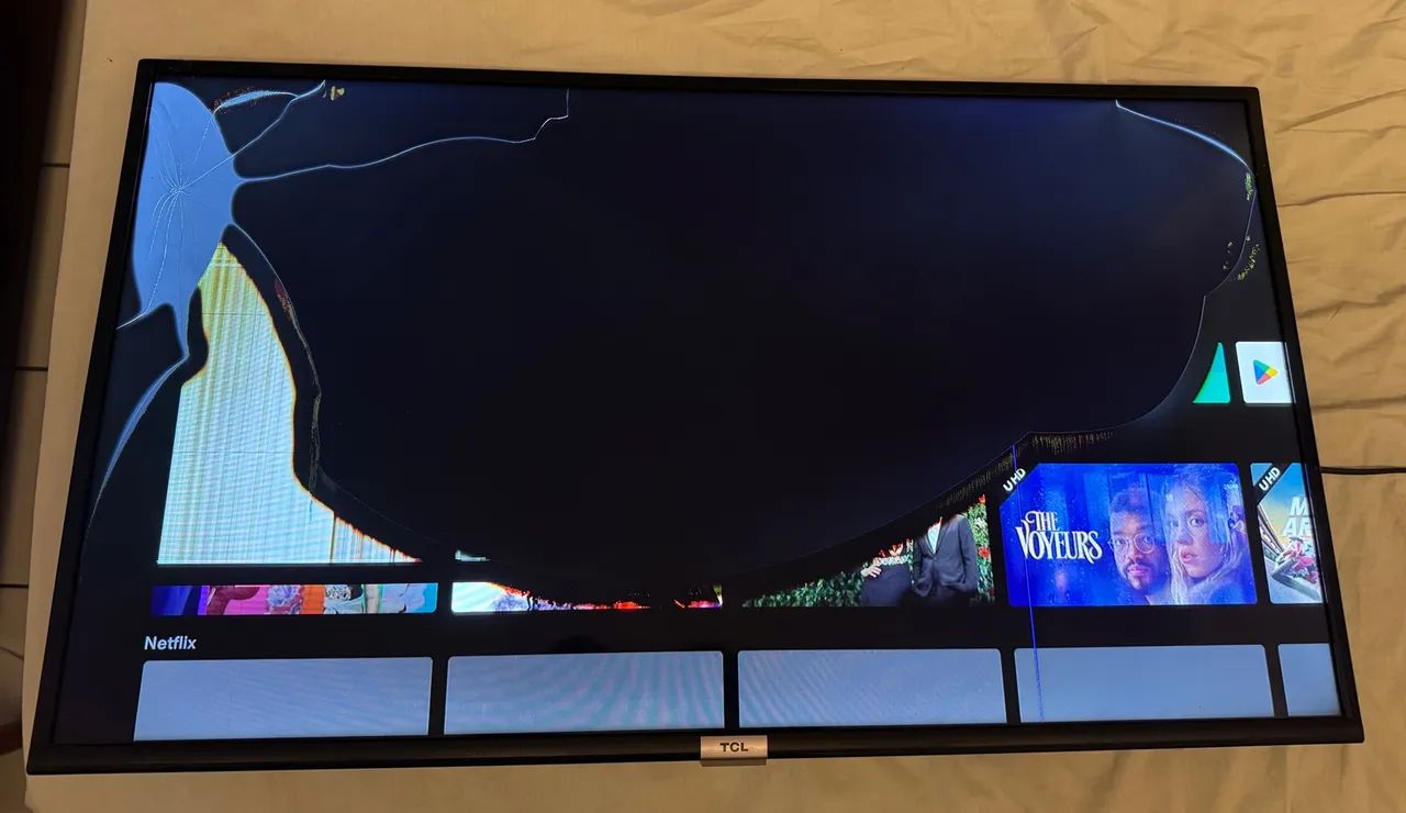 Smart TV Semp TCL de 40 polegadas, modelo 40S6500FS (funcionando e com tela quebrada)