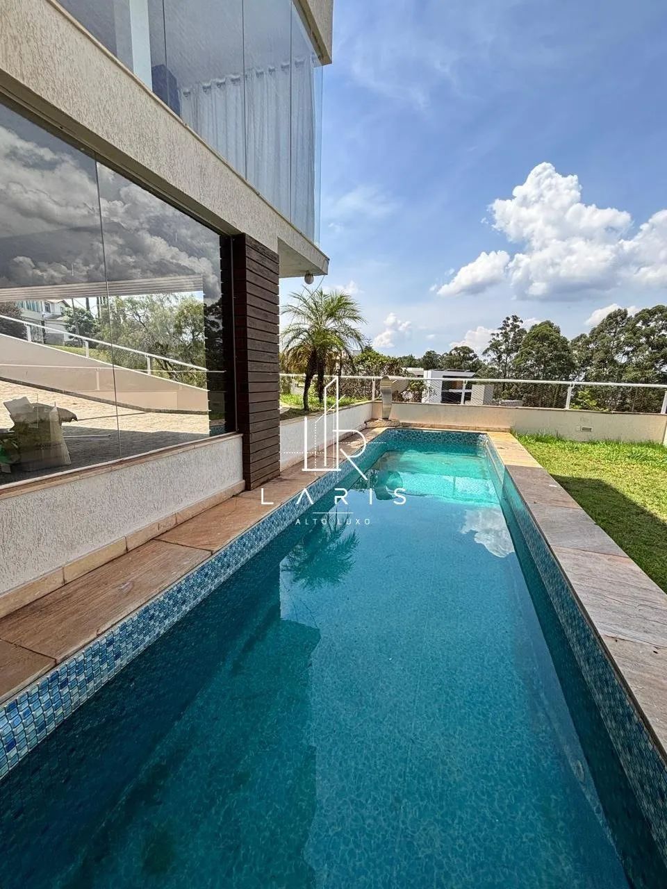 EXCELENTE CASA EM ALPHAVILLE - LAGOA DOS INGLESES