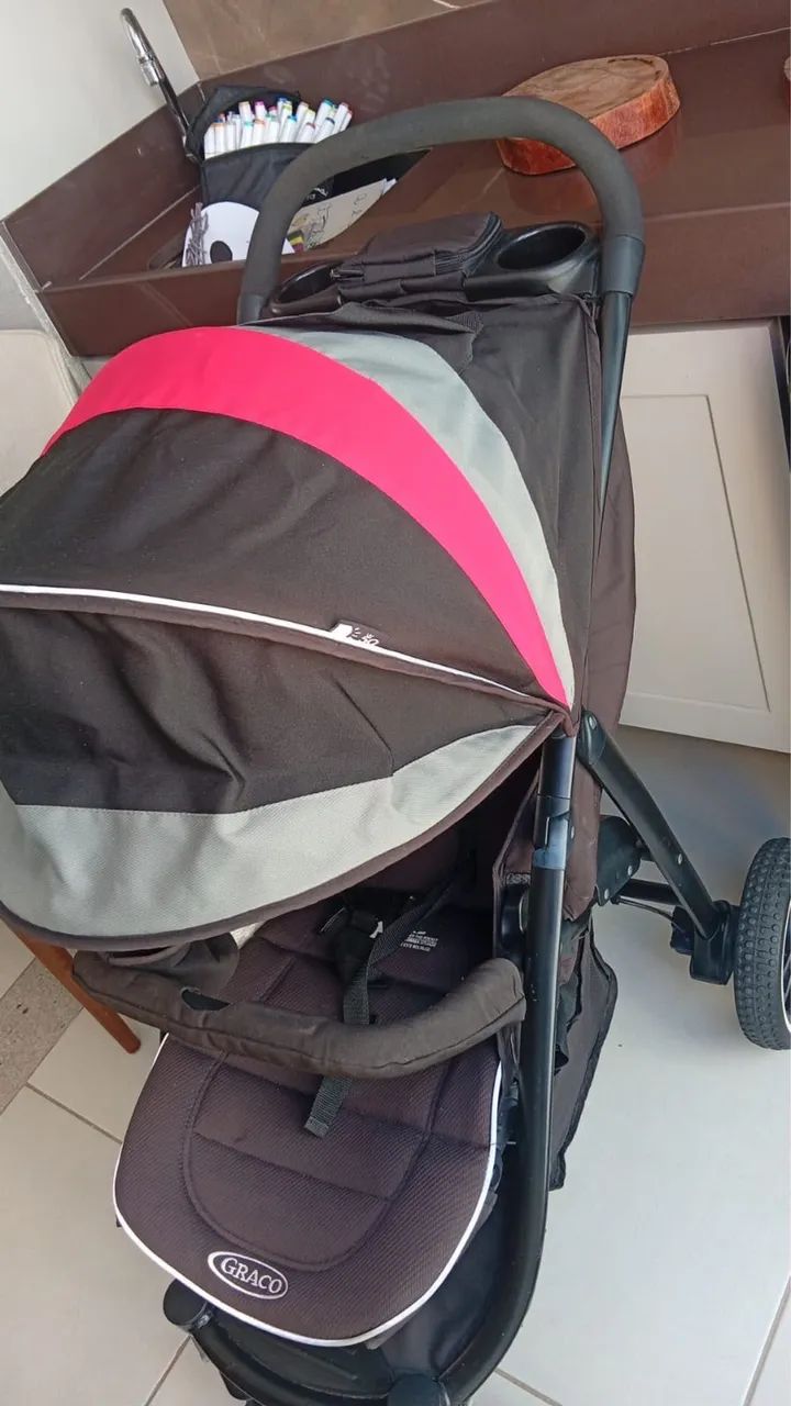 Vendo Carrinho de Bebê com Bebê Conforto - Foto 5