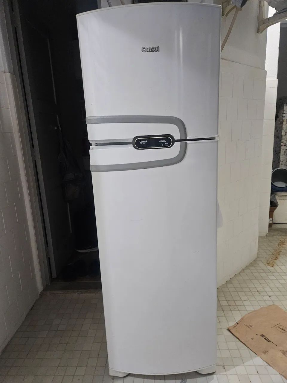 Geladeira Consul 277L - funciona com defeito