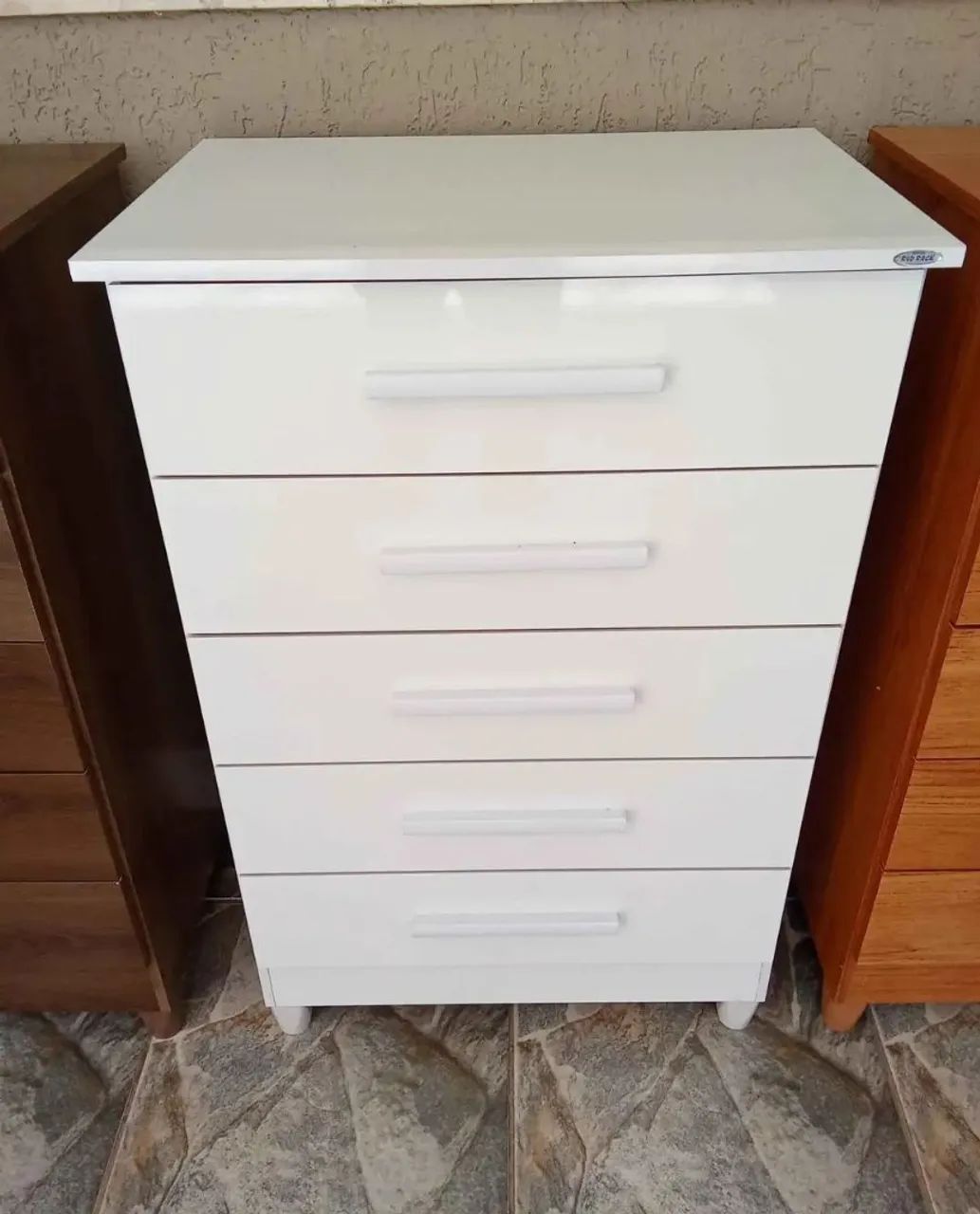 Cômodas com 5 gavetas.  - Foto 2
