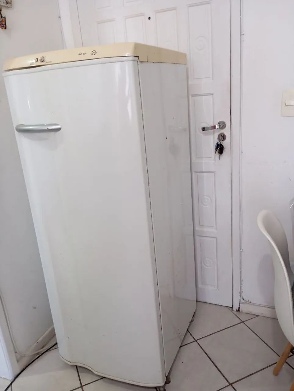 Geladeira usada RE 28 Super 240 Litros - Foto 4