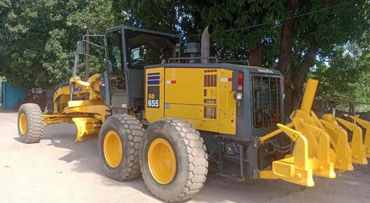 Motoniveladora Komatsu GD655 ano 2024, com 3.850 horas e ar condicionado, em MT - Foto 4