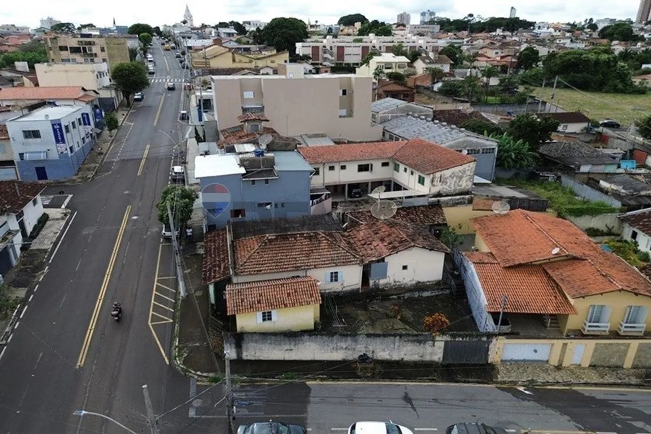 CASA DE ESQUINA À VENDA NO CENTRO DE ARAXÁ/MG  RUA UBERABA