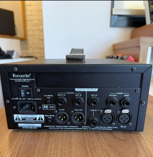 FOCUSRITE ISA ONE - Preamp de Microfone / DI Box - Instrumentos