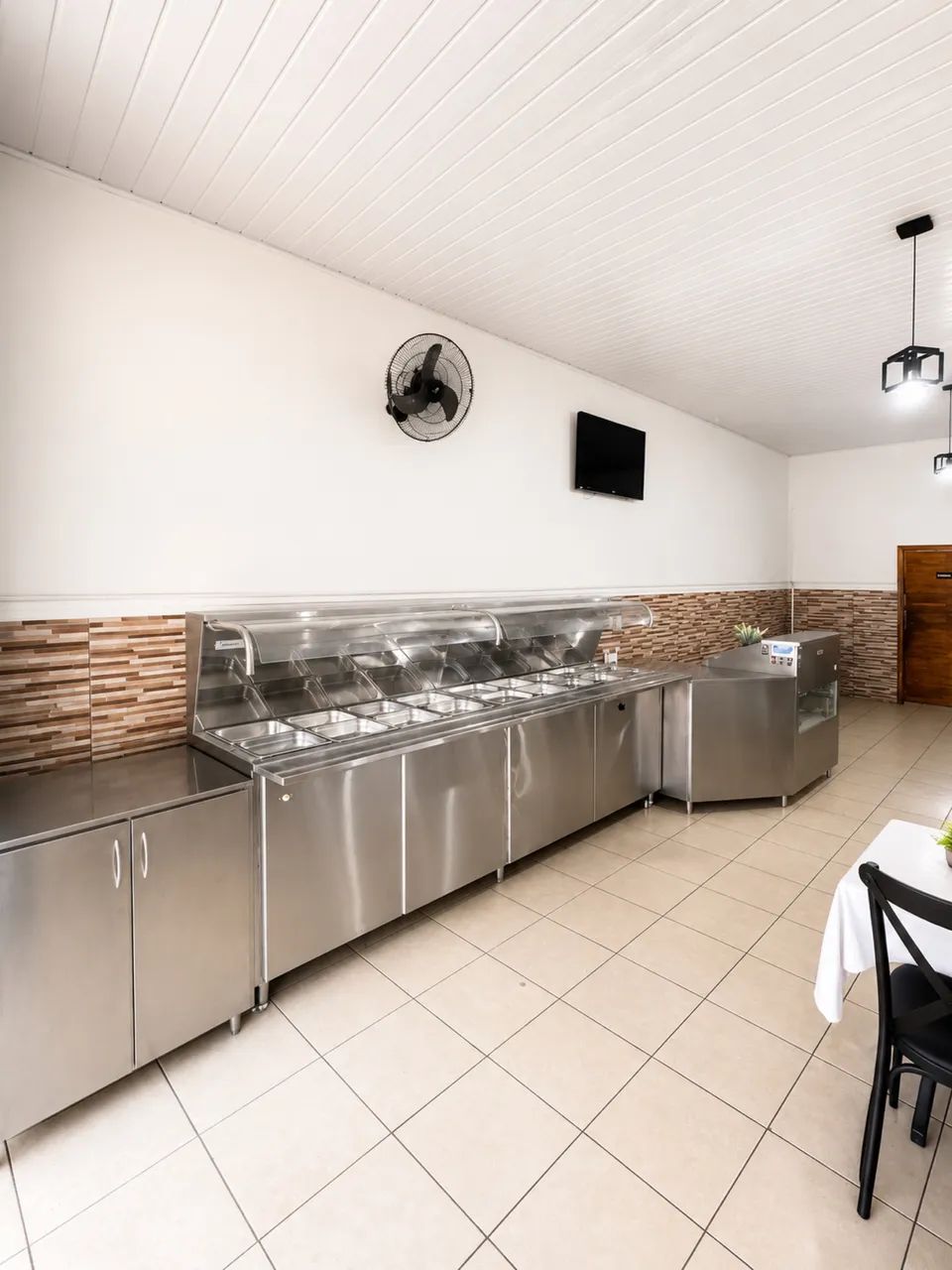 RESTAURANTE COMPLETO E EQUIPADO NO CENTRO DE FERNANDÓPOLIS - Foto 2