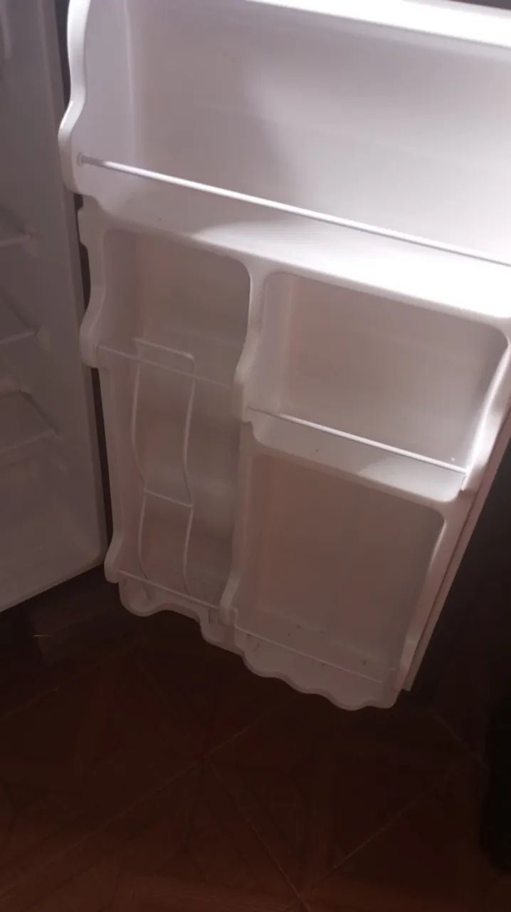 Frigobar Midea 93L - Foto 2
