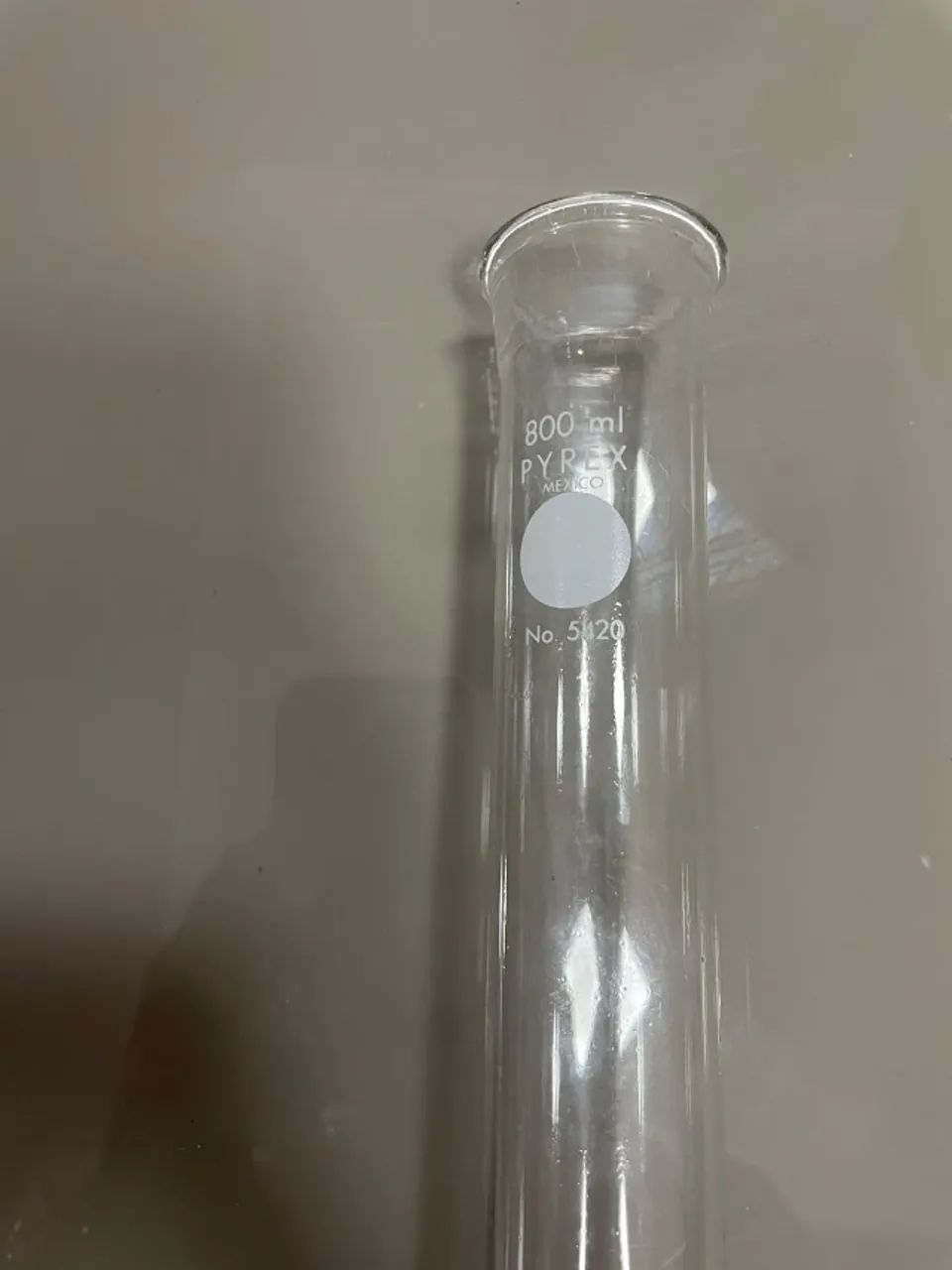 Balão volumétrico pyrex 800 ml - Foto 2