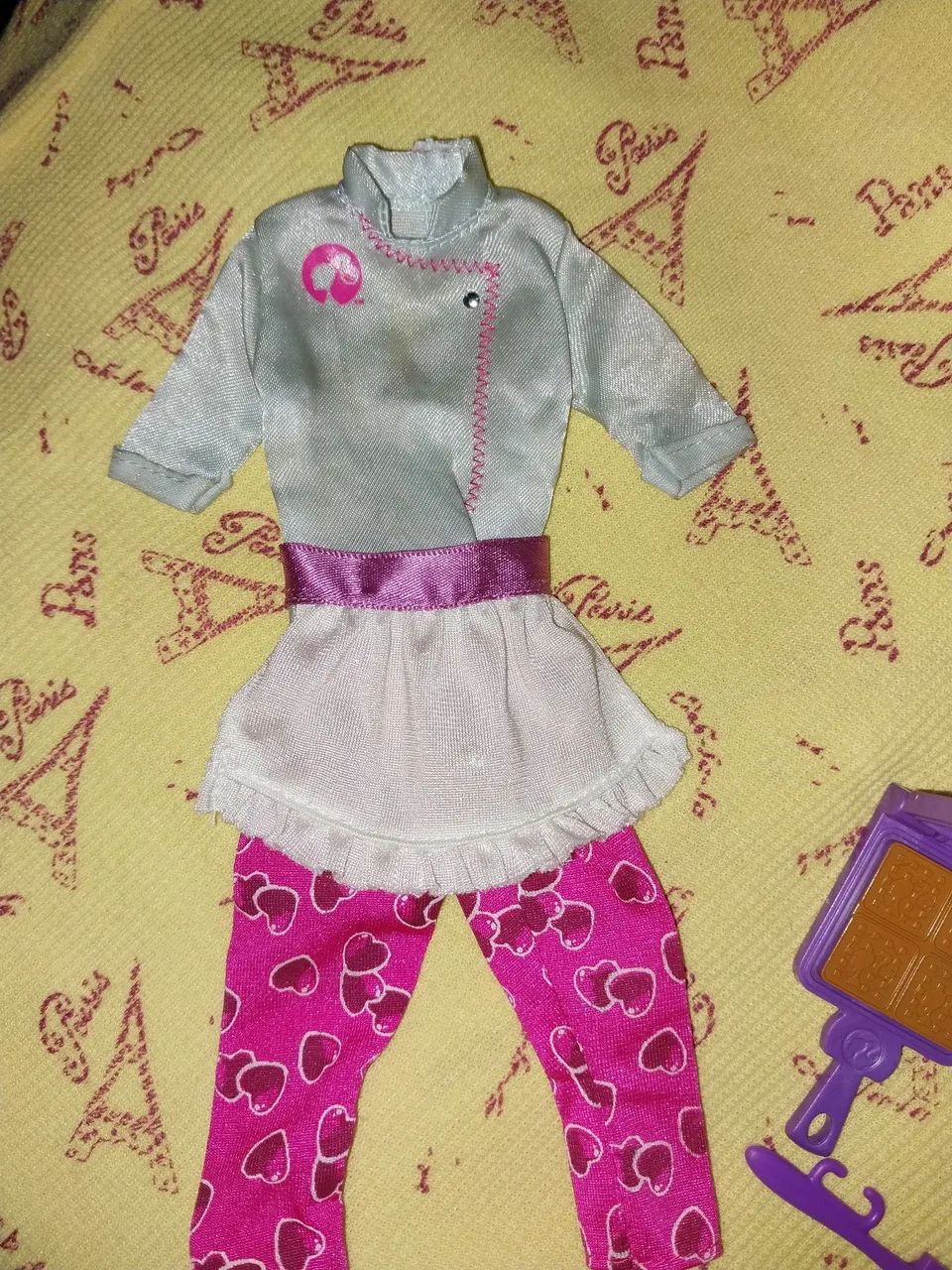 Roupa e acessórios da barbie chef  - Foto 2