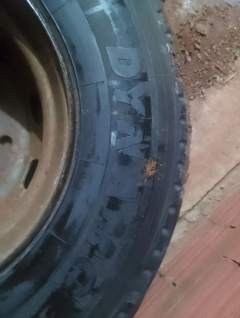 Pneu para carreta com aro  - Foto 2