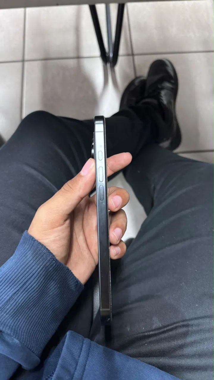 Iphone 16 pro max  - Foto 2