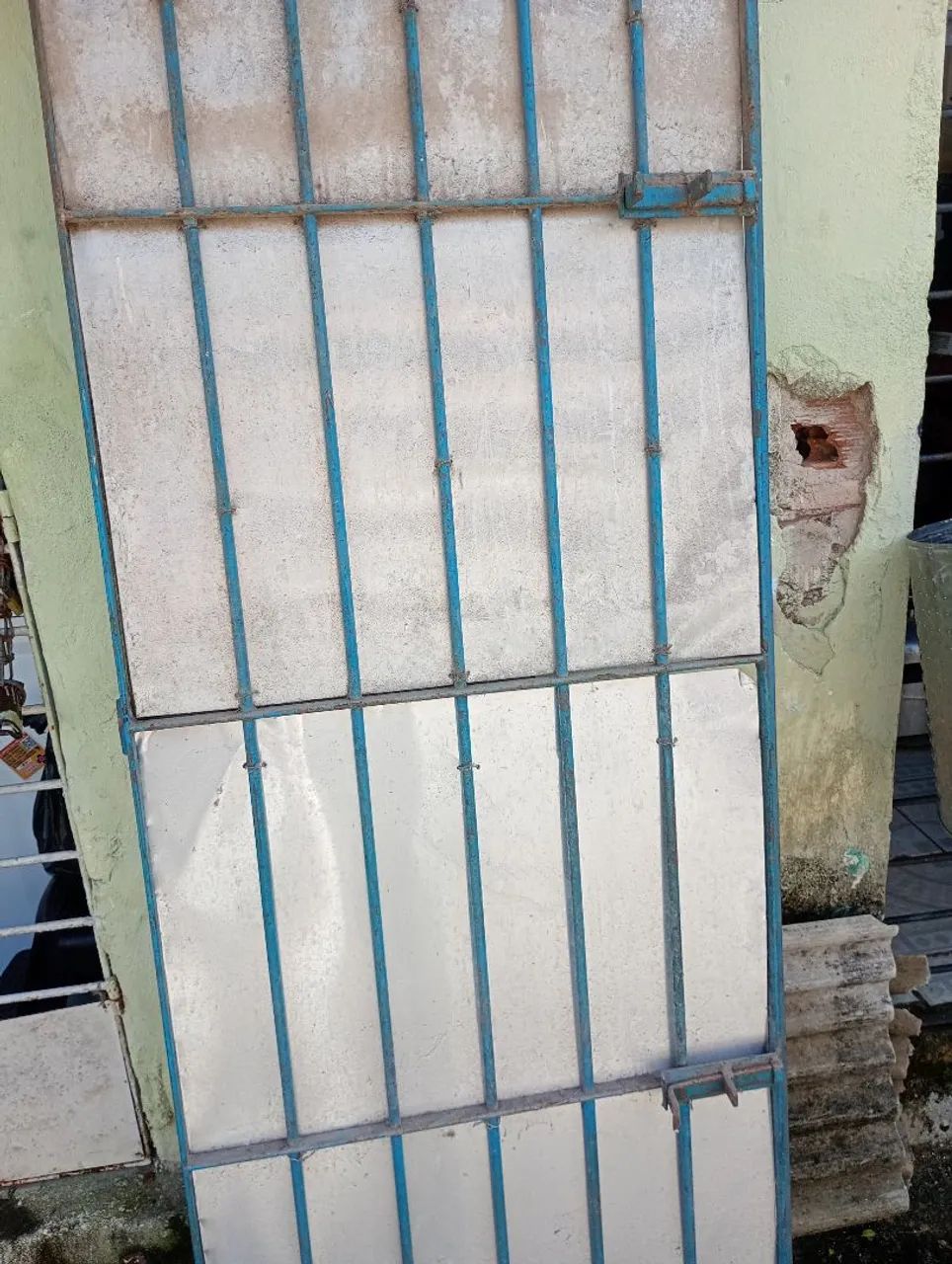 Vendo uma grade para porta 2,00 pôr 70 preço 350 falar com Josafá *27 - Foto 2