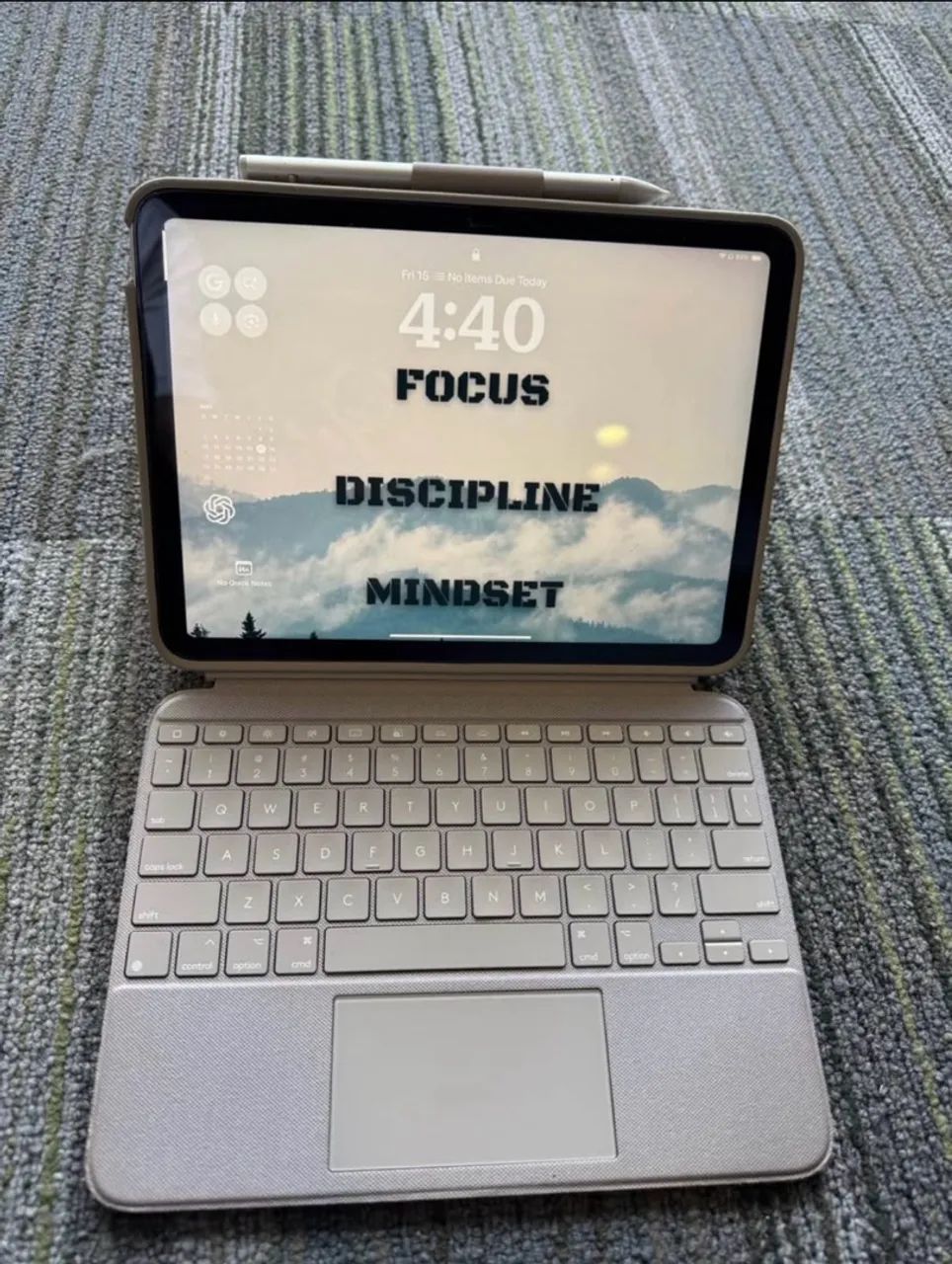 iPad 10th generation + capinha e teclado longitech sem fio e bluetooth 