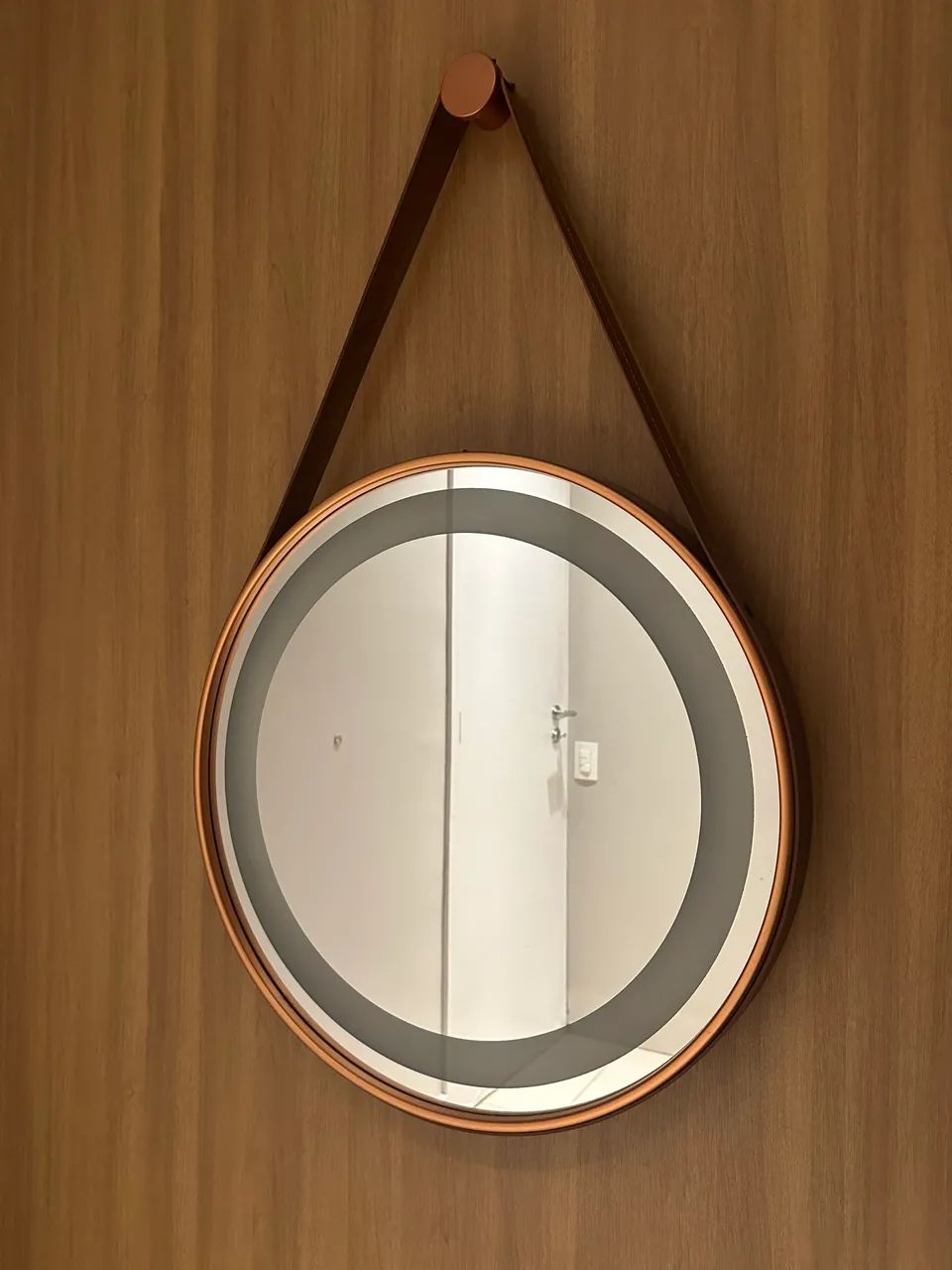 Espelho Redondo Adnet 55cm com LED e Alça de Couro