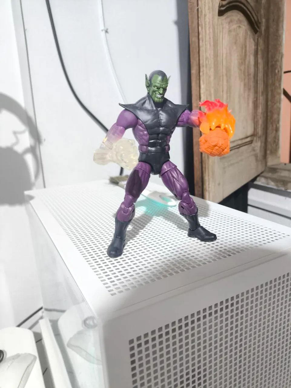 Marvel legends super skrull BAF