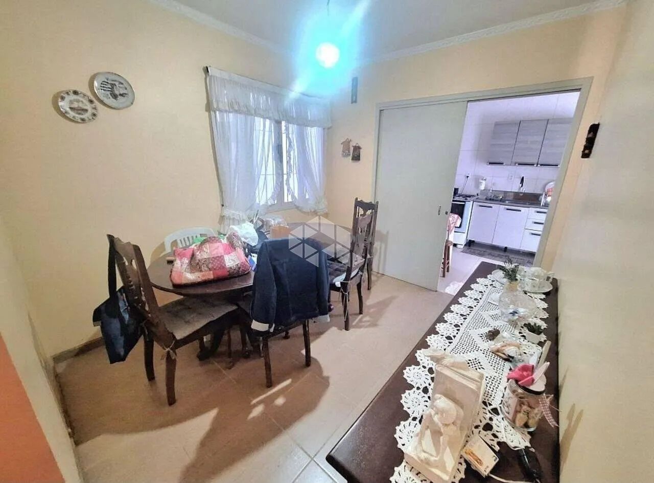 CASA COM 4 QUARTOS SENDO SUÍTE E 3 VAGAS DE GARAGEM À VENDA NO ITACORUBI FLORIANÓPOLIS - Foto 2