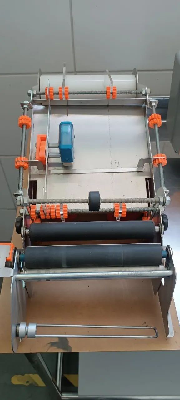 Rotuladora manual com datador semi nova