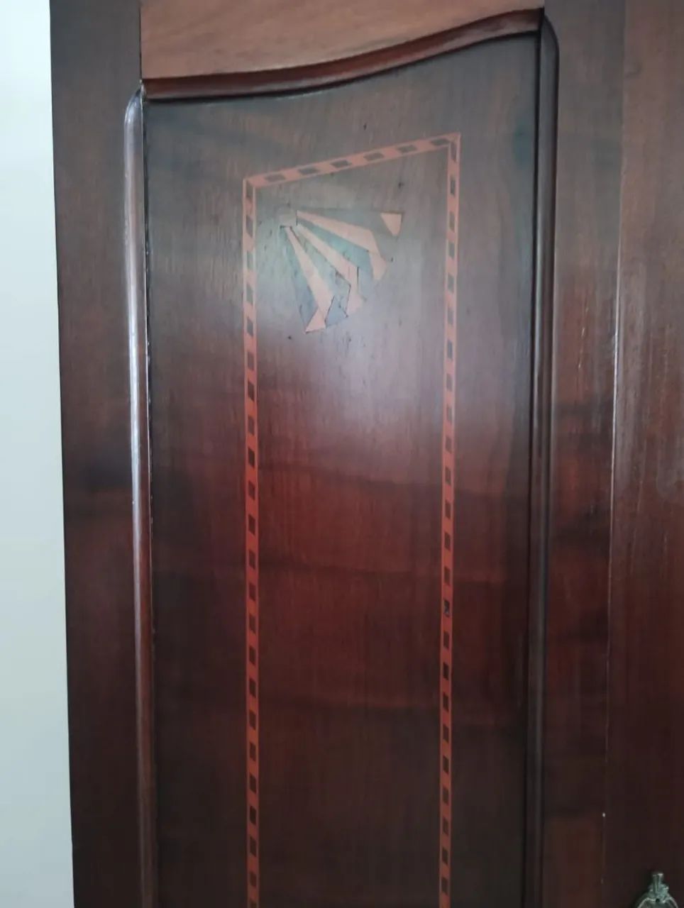 Guarda-Roupa Antigo Em Madeira Maciça Com Espelho - Foto 3