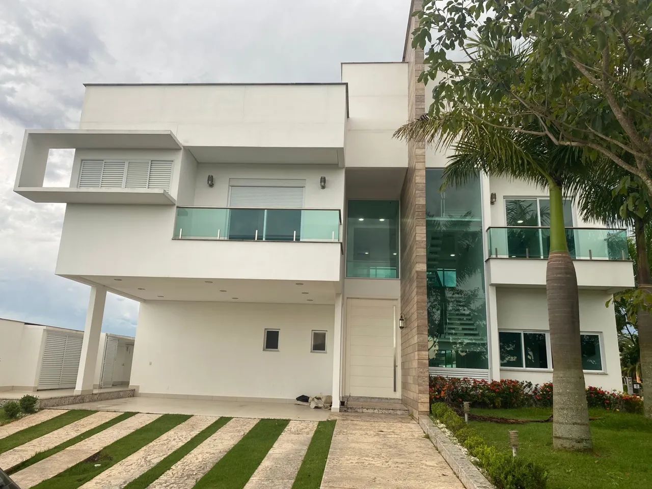 Casa altíssimo padrão - esquina - com elevador 