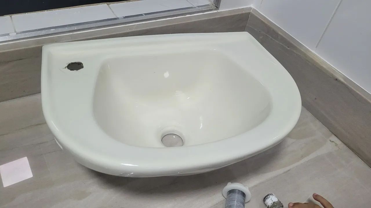 Pia para banheiro com torneira 