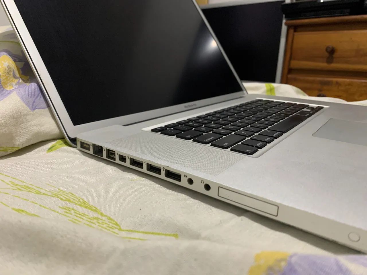 Macbook pro 17 2011 com detalhes  - Foto 5
