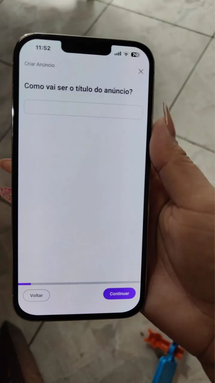 iPhone 13 Pro Max com adesivo 17 Pro Max