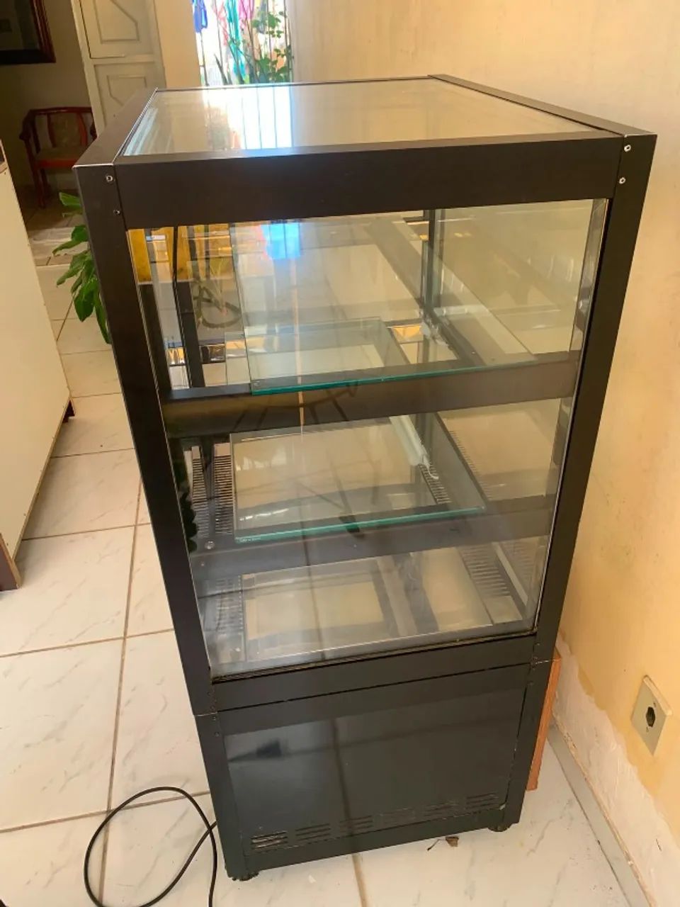 Vitrine Expositora Refrigerada Ômega - Perfeita para Comércio - Foto 3