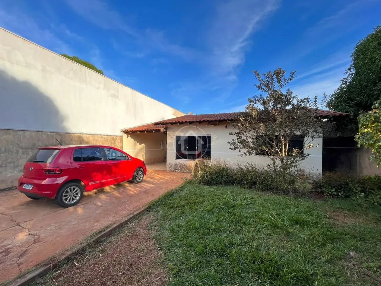 CASA COM TERRENO AMPLO - VILA NASSER
