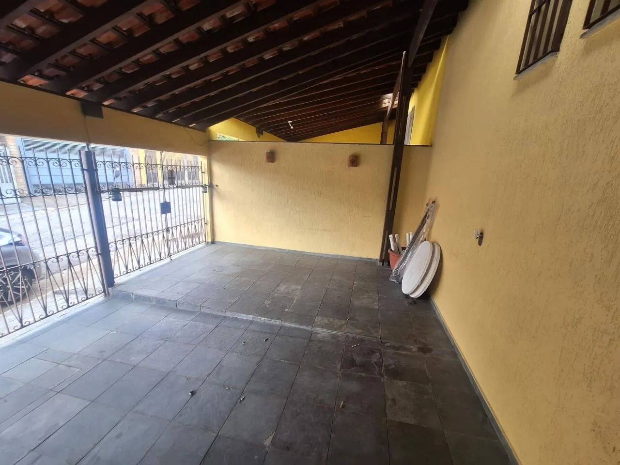 SOBRADO COM 3 QUARTOS FL26