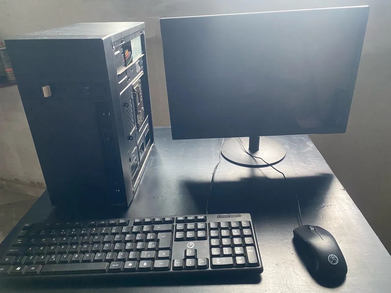 Computador de mesa para trabalhar ou estudar 