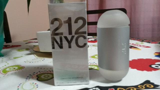 Perfume 212 Carolina Herrera EDT Feminino 100 ml - Foto 3