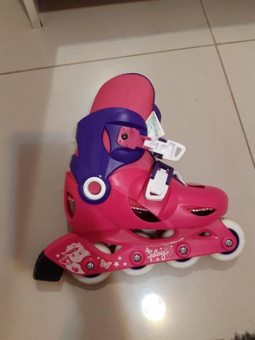 Patins usado apenaas duazl vezes , acompanha cotoveleira ,joelheira e capacete - Foto 2