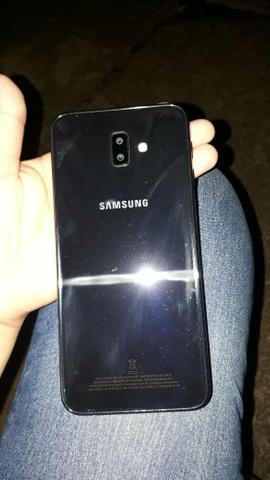 Vendo j6+está Novo vai com Carregador,