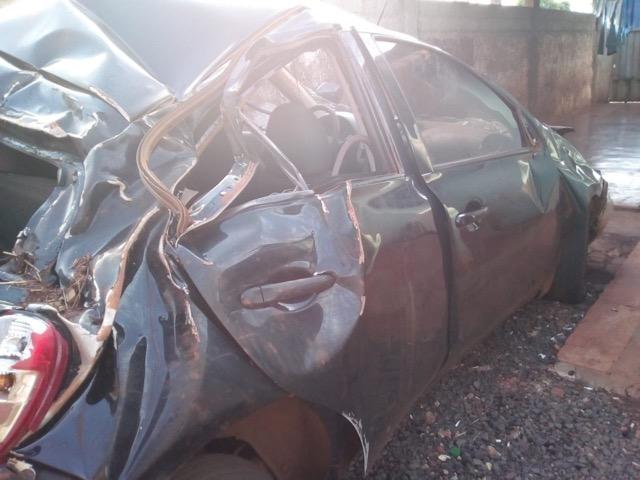 Carro capotado - Foto 3