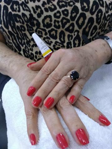Precisa-se de Manicure