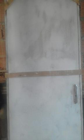 Porta com aduela 70×2.000 metros