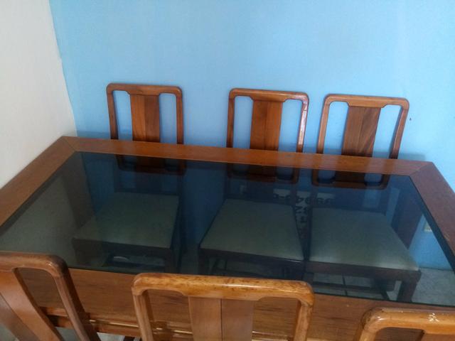 VENDO Mesa de madeira 6 cadeiras - Foto 2