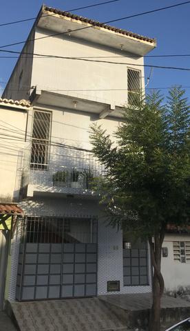 Vende-se prédio residencial com 3 apartamentos individuais