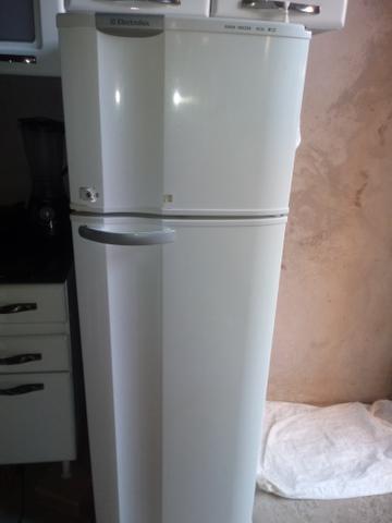 Vendo geladeira duplex Electrolux ou troco em celular - Foto 3