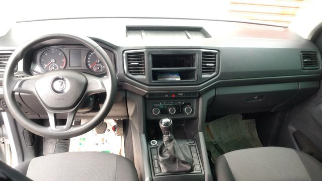 VW Amarok cab dupla - baixa km - modelo novo - manual e chave reserva - Foto 7