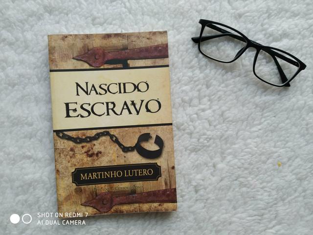 Livro Nascido Escravo, de Martinho Lutero
