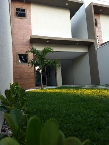 Maravilhosa casa duplex, rua larga e familiar, com uma PRACINHA na frente - Foto 10