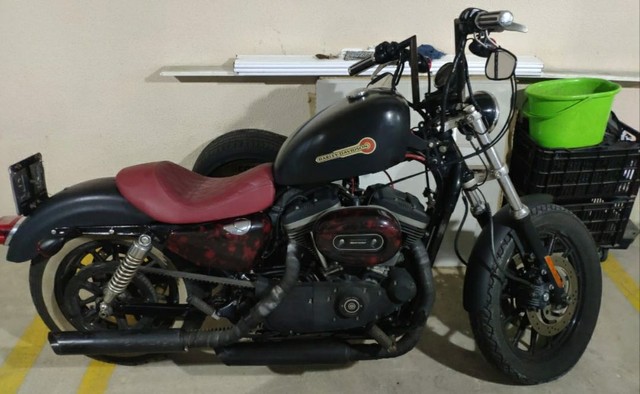 HARLEY XL 883 R 2008