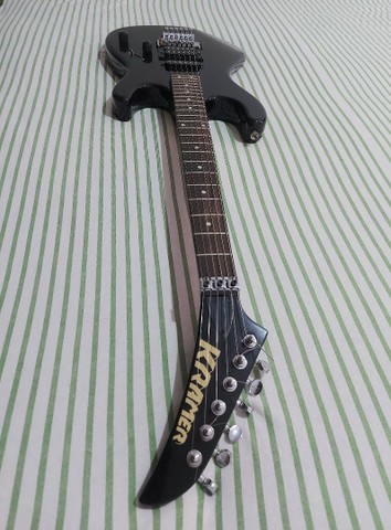 Guitarra kramer troco em caixa ativa de 15 polegadas 