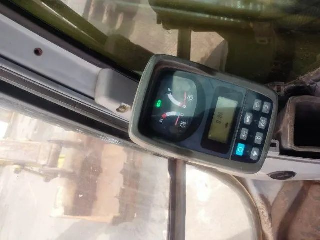 Escavadeira Hidráulica, marca New Holland, modelo E215LC, ano 2009 - Foto 5