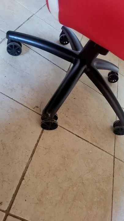 Vendo cadeira GAMER NOVA!! - Foto 4