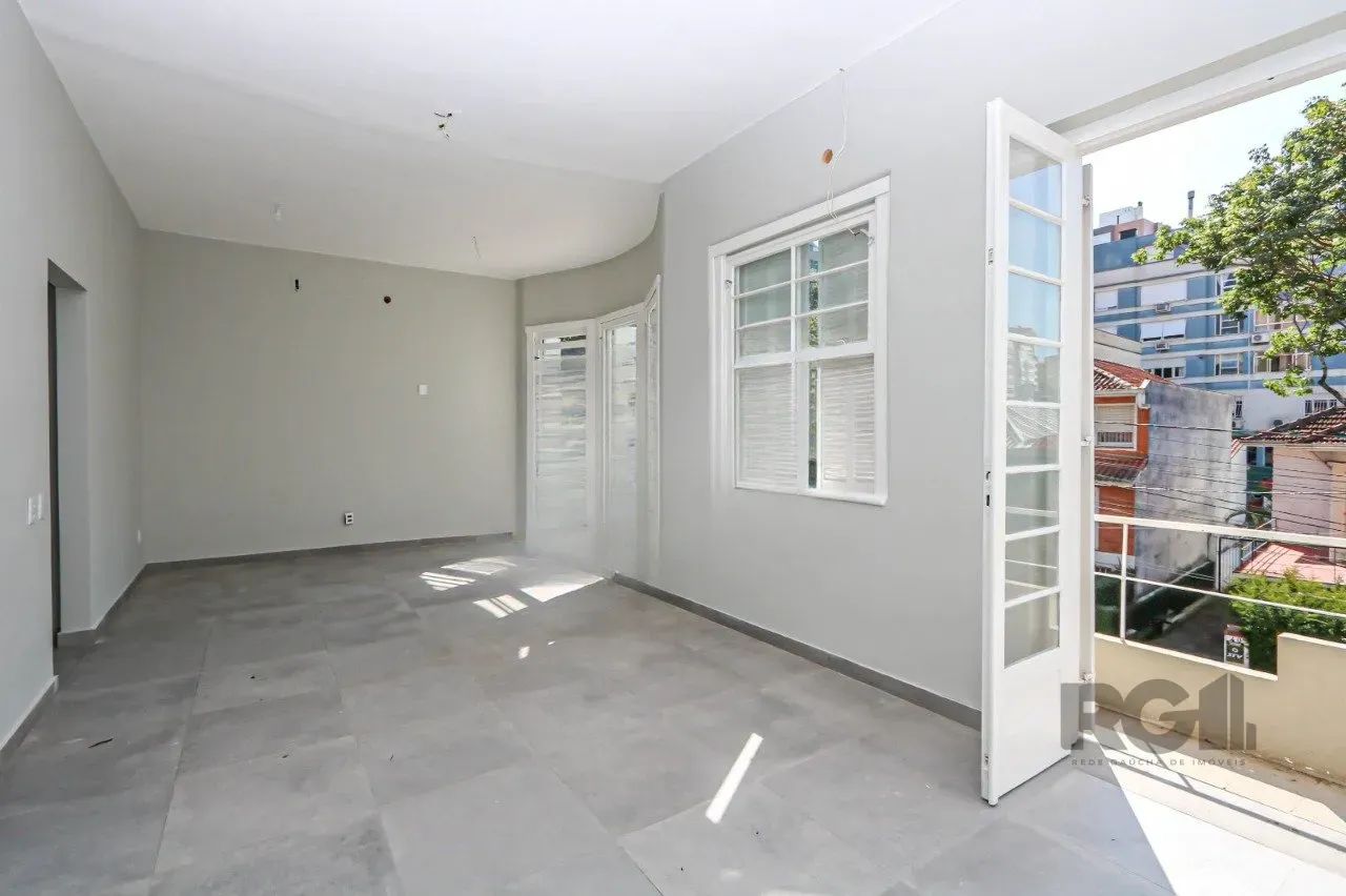 Casa Comercial de 290m² no Bairro Auxiliadora - Porto Alegre, 14 salas, 6 vagas.Esta casa  - Foto 4