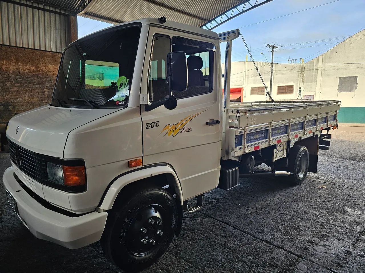 Caminhão Mercedes-Benz 710 Plus - Foto 2