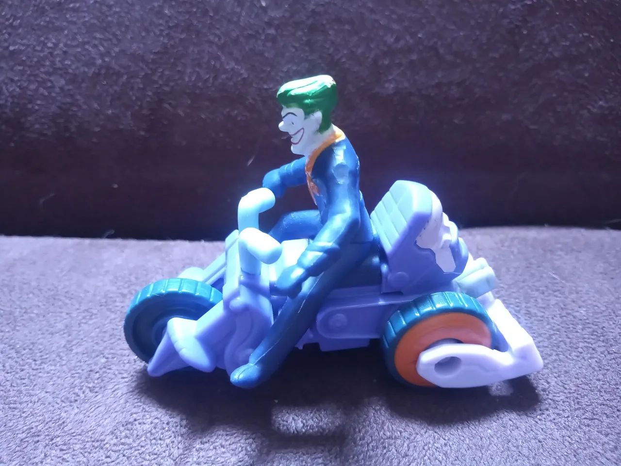 Boneco do Coringa com Moto -  liga da justiça  - Foto 3