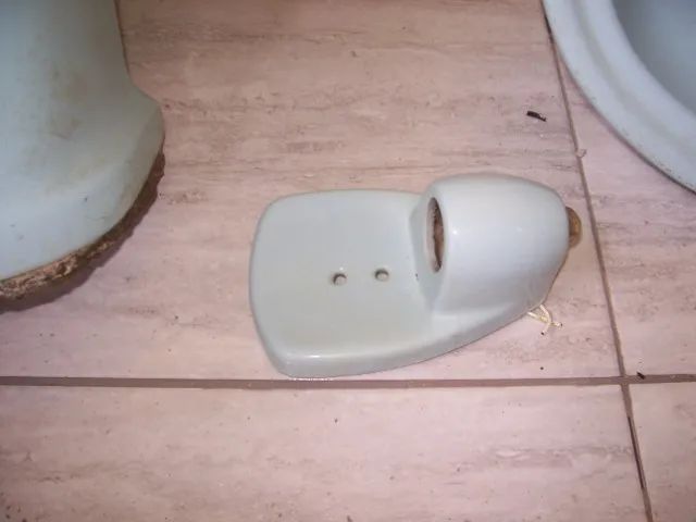 Lavatório para banheiro com torneira - Foto 2